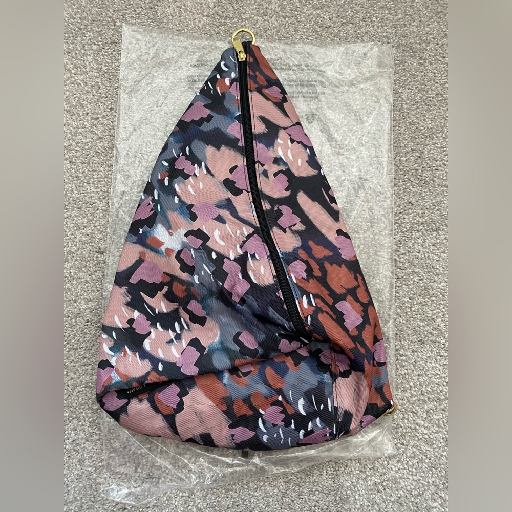 *BRAND NEW* Limited Edition Logan and Lenora x Amber Massey sling bag
